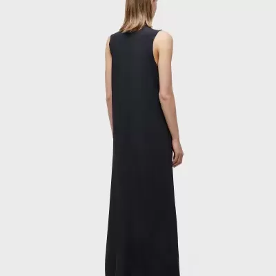 Vestido longo preto sem mangas de costas