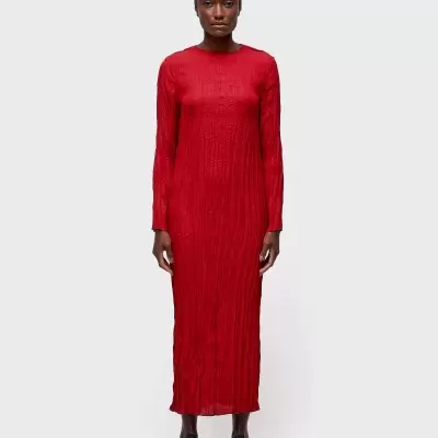 Vestido longo vermelho de malha com padrão texturizado e mangas compridas