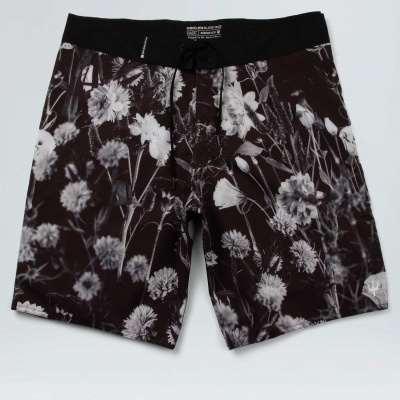 Calções de banho com padrão floral preto e branco e cós preto