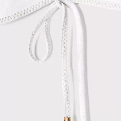 Peça de roupa branca com cordão e costura zig-zag amarela