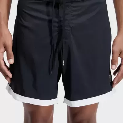 Calções de banho pretos com faixa branca na bainha e cordão ajustável