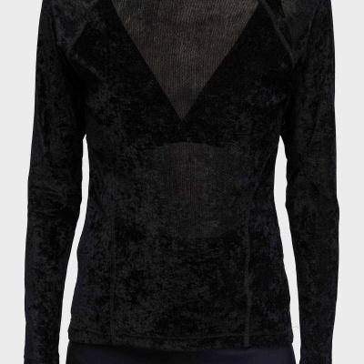 Blusa preta de veludo com painel em tule triângulo