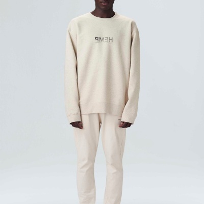 Conjunto creme de sweatshirt e calças com texto invertido 'HEMP' no peito
