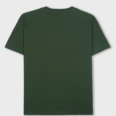 t-shirt verde escura de algodão vista pelas costas