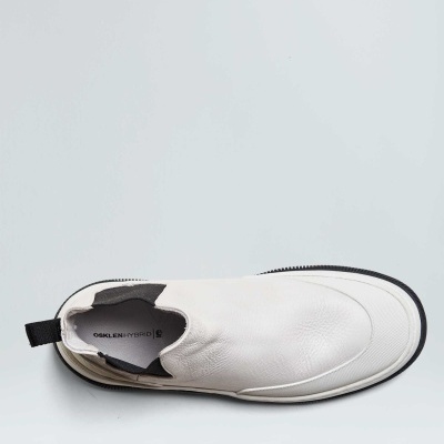 Botim branco em pele com sola preta e elástico preto