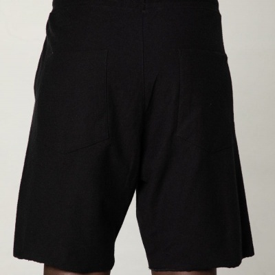 Calções pretos de algodão com bolsos traseiros