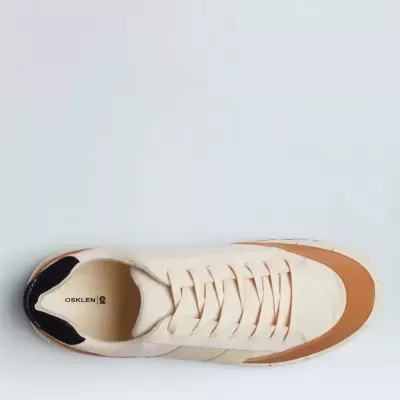 ténis OSKLEN bege e castanho visto de cima