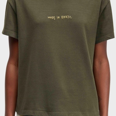 T-shirt verde-oliva com bordado amarelo MADE IN BRAZIL