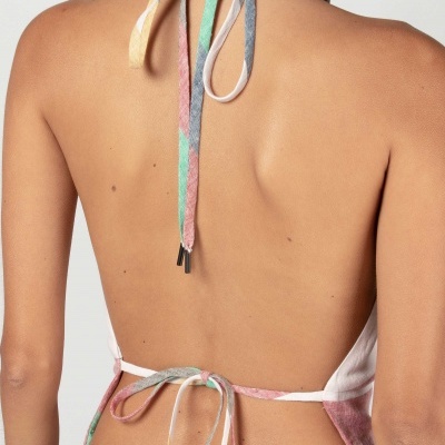 Top multicolorido com amarração às costas em tecido pastel