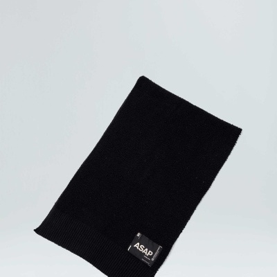 Cachecol preto com etiqueta preta AS A P