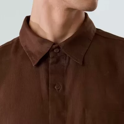 Camisa castanha masculina detalhe frontal e gola