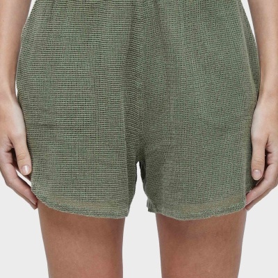 Calções femininos de malha verde com cintura elástica