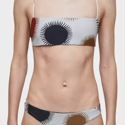 Biquíni feminino cinza com padrão circular colorido, top faixa e cueca clássica