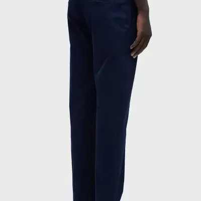 Calças masculinas azuis escuras vistas de trás