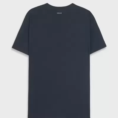 T-shirt azul escura manga curta com logo ORCOLIN na parte de trás