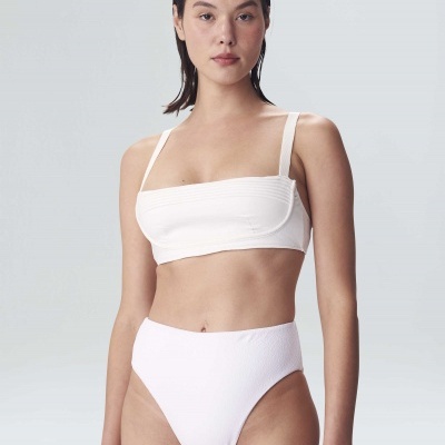 Biquíni branco de top quadrado com alças finas e cueca de cintura alta em tecido texturizado