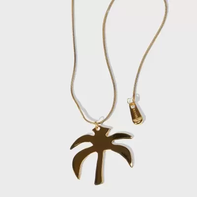 Colar dourado com pendente palmeira e fecho gravado 'Mango'