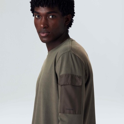 Camisola de manga comprida verde oliva com bolso no braço