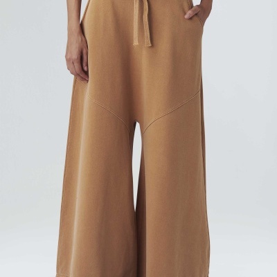 Calças largas castanho claro com cintura elástica e cordão