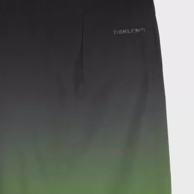 Peça de vestuário preta e verde com texto OSKLEN PI