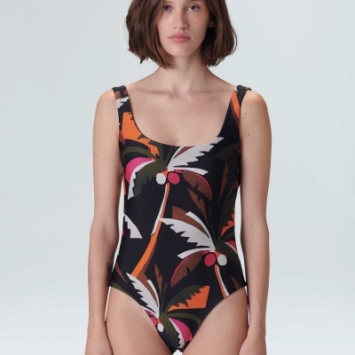 Fato de banho feminino de uma peça com padrão colorido de folhas e frutos