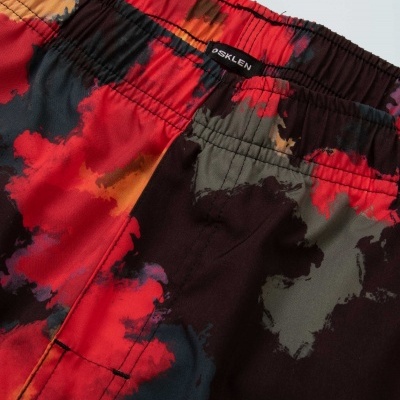 Calções tie-dye com etiqueta OSKLEN e cintura elástica