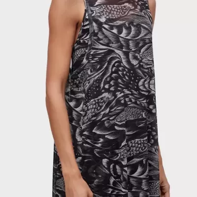 Vestido comprido com padrão de penas em preto e cinzento, sem mangas