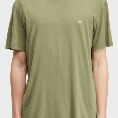 T-shirt verde com logótipo de coroa creme no peito