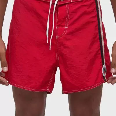 Calção de banho vermelho com detalhes em branco e preto