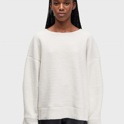 Sweatshirt branca felpuda de manga comprida e gola redonda