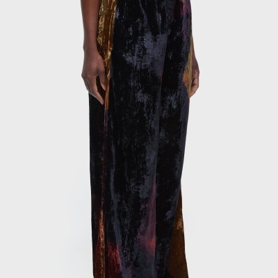 Calças largas de veludo com padrões verticais coloridos e cordão na cintura