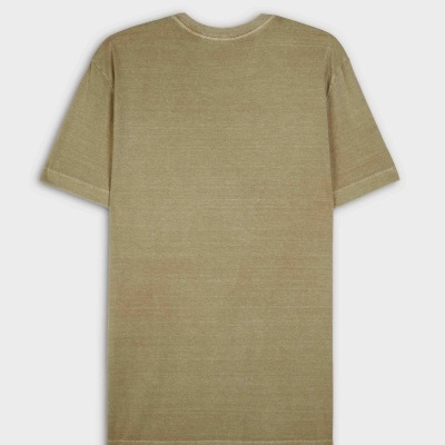 Camiseta bege clara de manga curta vista de costas