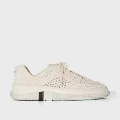 Ténis creme de malha com sola branca e detalhe colorido na sola