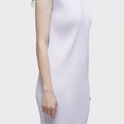 Vestido feminino branco canelado sem mangas
