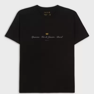 T-shirt preta com texto Ipanema . Rio de Janeiro . Brazil frontal