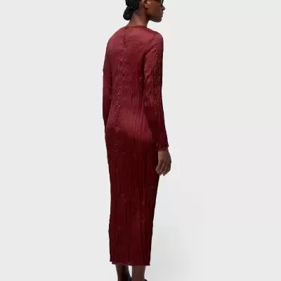 Vestido comprido justo vermelho vinhoso com padrão texturado