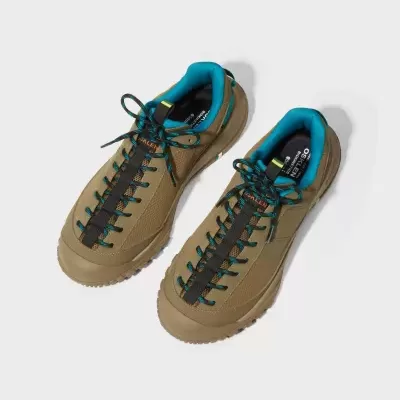 Sapatilhas desportivas castanhas e azuis