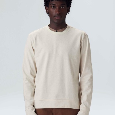 Camisola bege de manga comprida com gola redonda