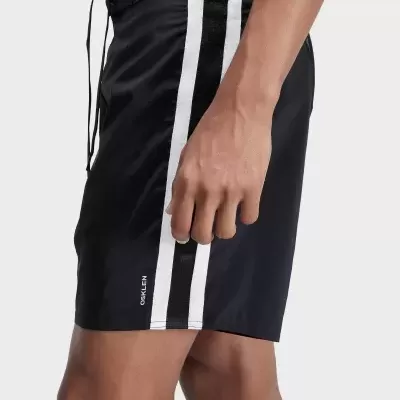 Calções de banho pretos com riscas verticais brancas e pretas na lateral e cordão de aperto