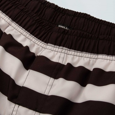 Calções de banho riscas castanho e bege com cinta elástica e etiqueta OSKLEN