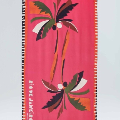 Toalha de praia cor-de-rosa com folhas e texto Rio de Janeiro