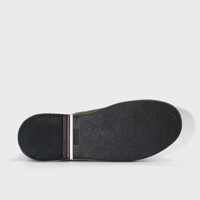 Sola preta de sapato com textura e marcação O.S.KLEN