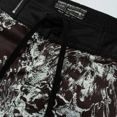 Calções de banho com padrão branco e castanho e cós preto com cordão