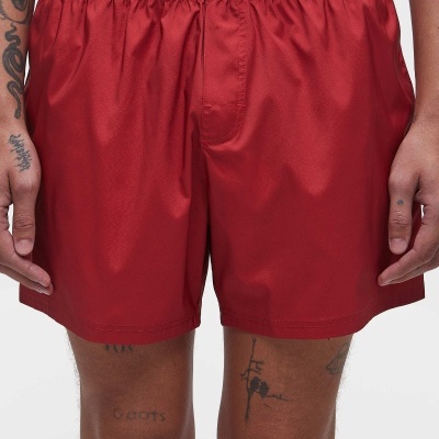 Calções vermelhos masculinos com cintura elástica e tecido brilhante