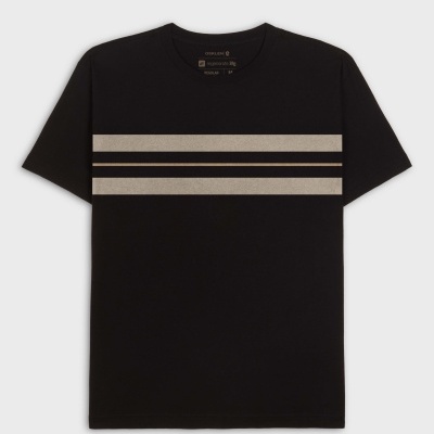 T-shirt preta com faixas horizontais cinza e pretas