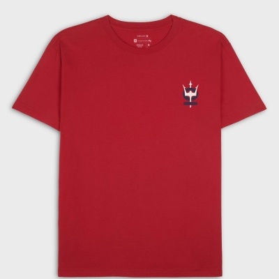 T-shirt vermelha com logotipo pequeno no peito