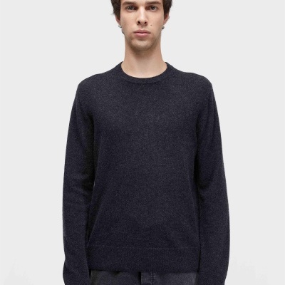 Camisola de malha cinza escuro com gola redonda