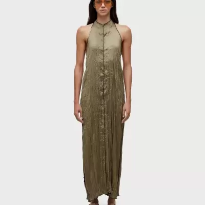 Vestido comprido verde com textura amassada e alças finas