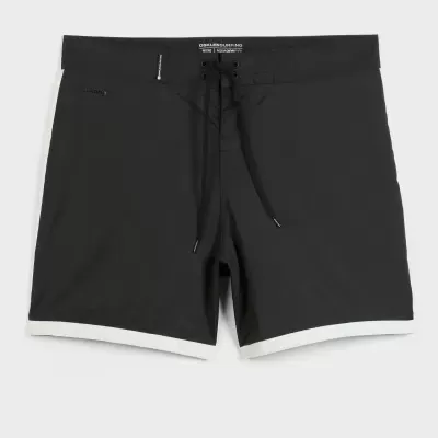 Calções de banho pretos com faixa branca na bainha e cordão de ajuste