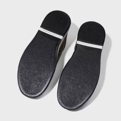 Sola de sapatos pretos com faixa branca